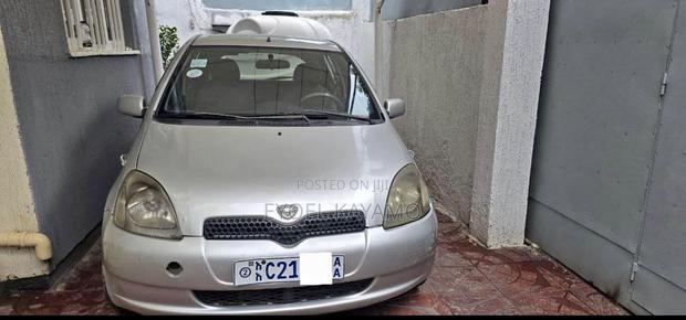 Toyota Vitz 2001 Silver