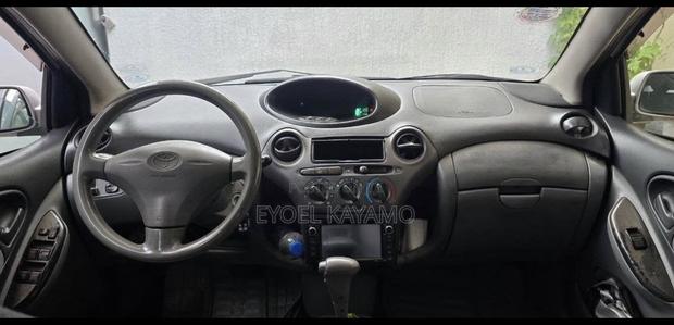 Toyota Vitz 2001 Silver