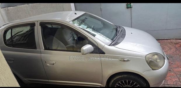 Toyota Vitz 2001 Silver