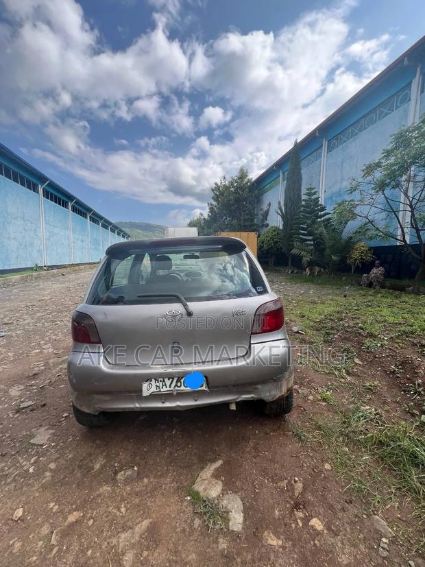 Toyota Vitz 2001 Silver