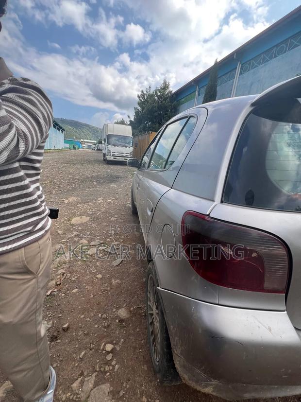 Toyota Vitz 2001 Silver