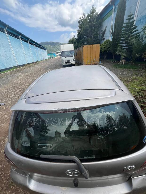 Toyota Vitz 2001 Silver