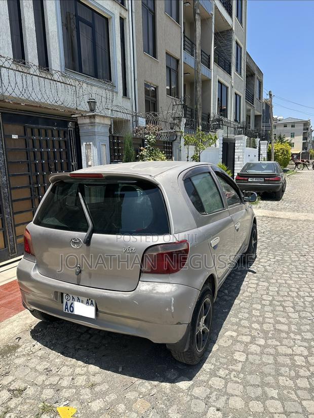 Toyota Vitz 1.0 FWD 5dr 2001 Gray