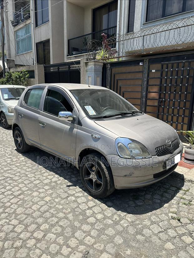 Toyota Vitz 1.0 FWD 5dr 2001 Gray