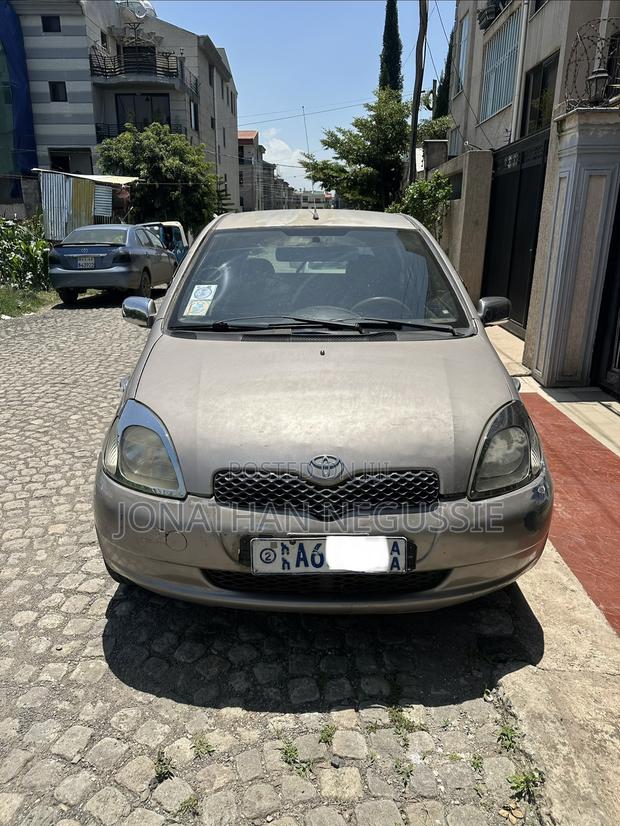 Toyota Vitz 1.0 FWD 5dr 2001 Gray