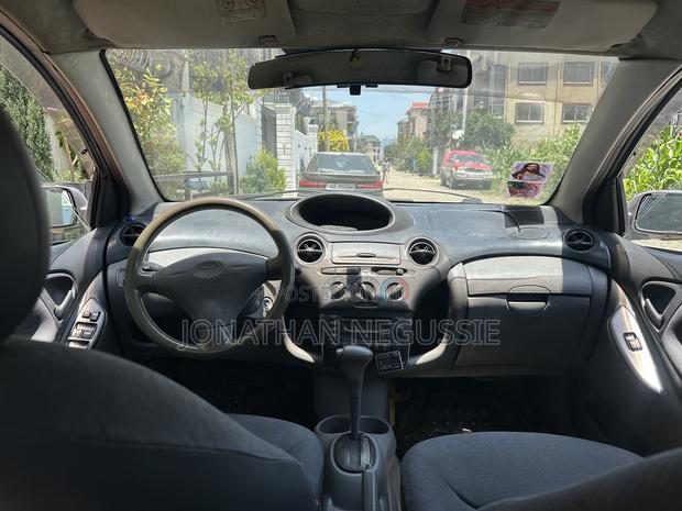 Toyota Vitz 1.0 FWD 5dr 2001 Gray