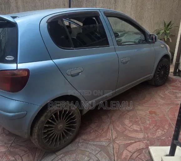 Toyota Vitz 2002 Blue