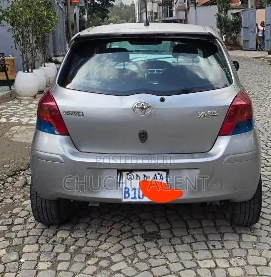 Toyota Yaris 2010 Silver