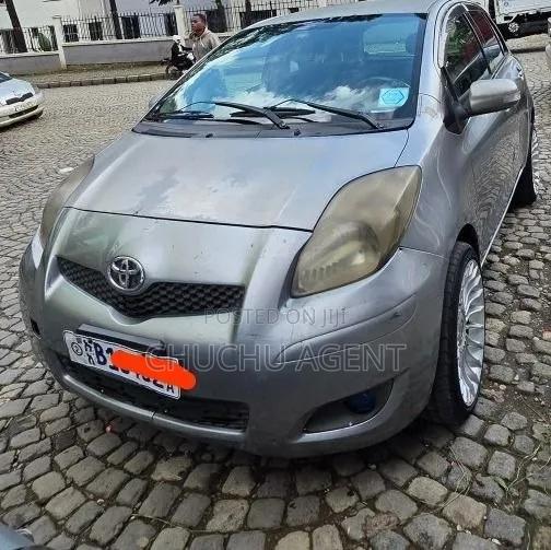 Toyota Yaris 2010 Silver