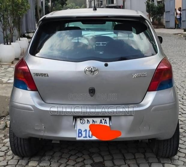 Toyota Yaris 2010 Silver