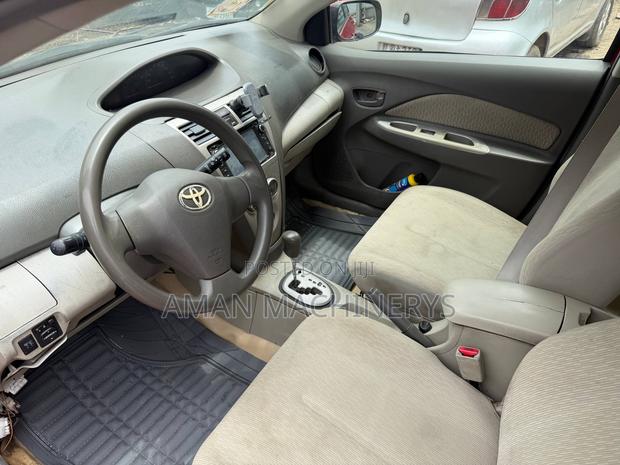 Toyota Yaris 2010 Red