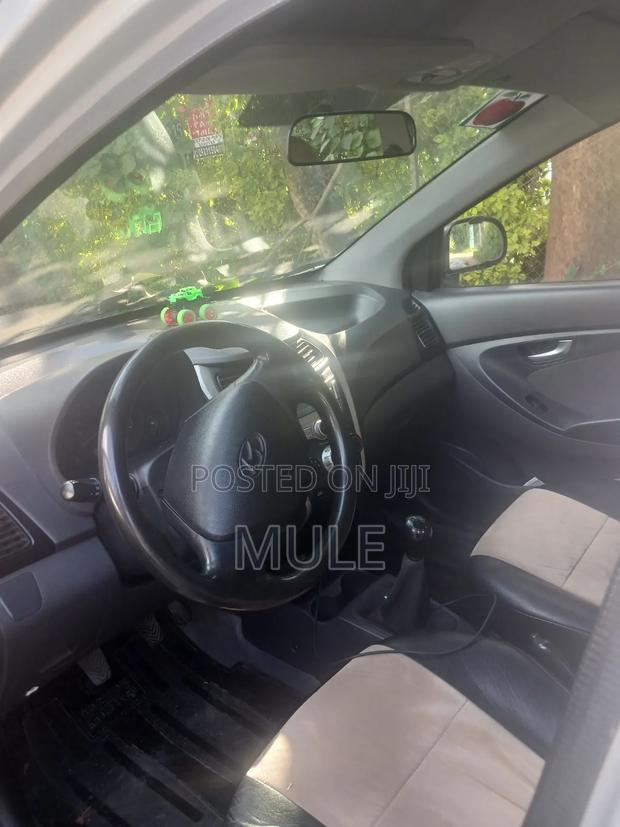 Hyundai Eon 2015 Silver