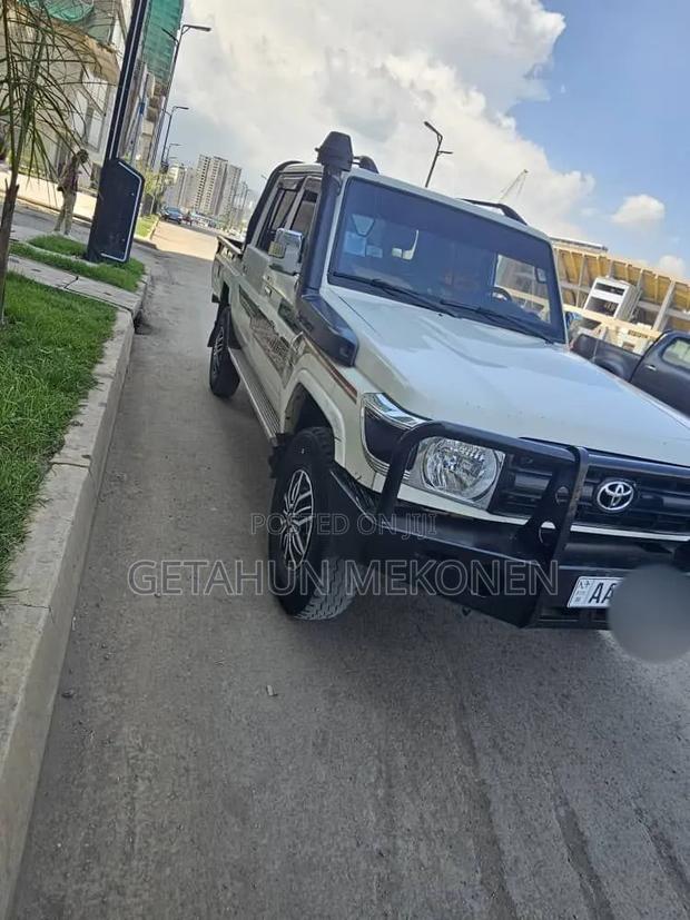 Toyota Land Cruiser 2020 White
