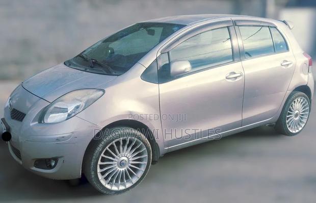 Toyota Yaris 2010 Purple