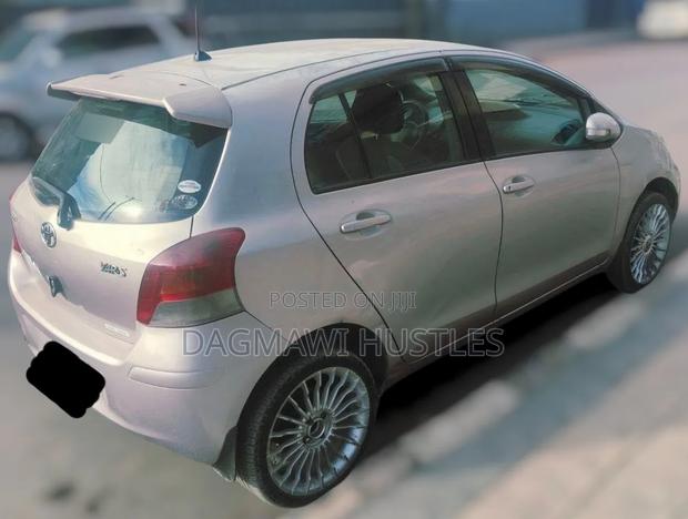 Toyota Yaris 2010 Purple