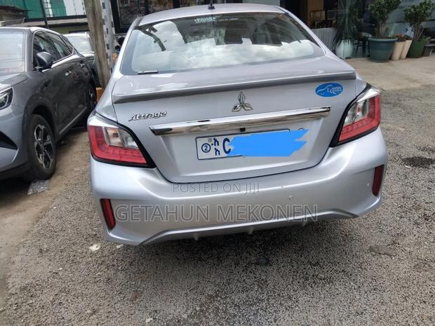 Mitsubishi Attrage 2022 Silver