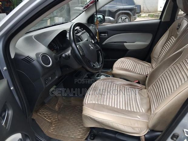 Mitsubishi Attrage 2022 Silver