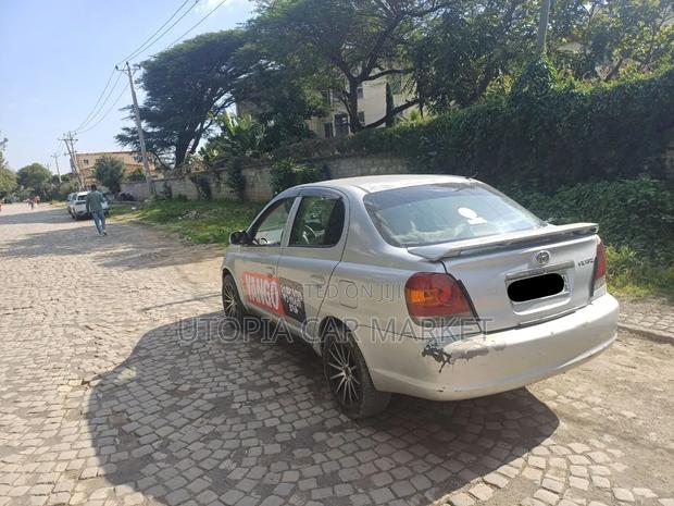 Toyota Platz 2005 Silver