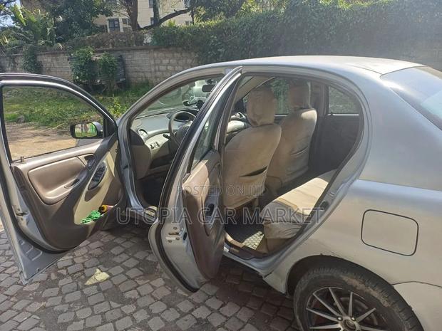 Toyota Platz 2005 Silver