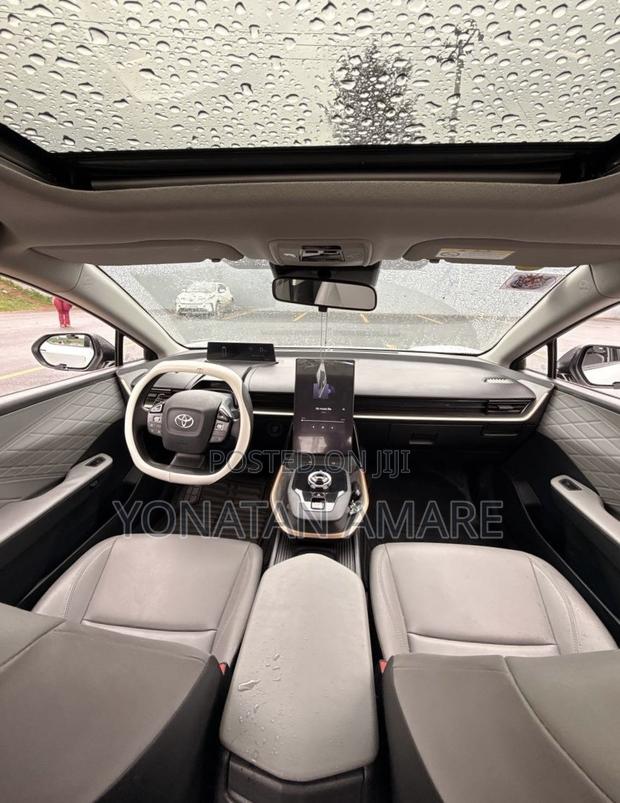 Toyota bZ4X 2024 White