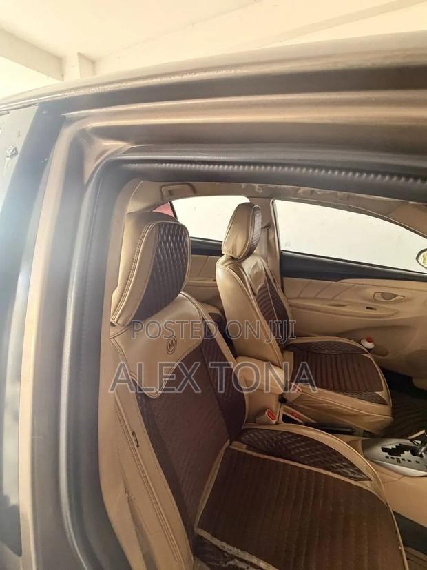 Toyota Yaris 2015 Gray