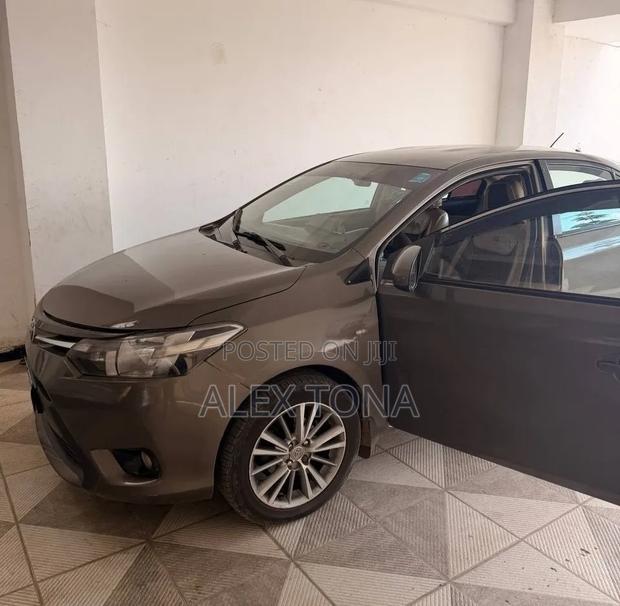 Toyota Yaris 2015 Gray