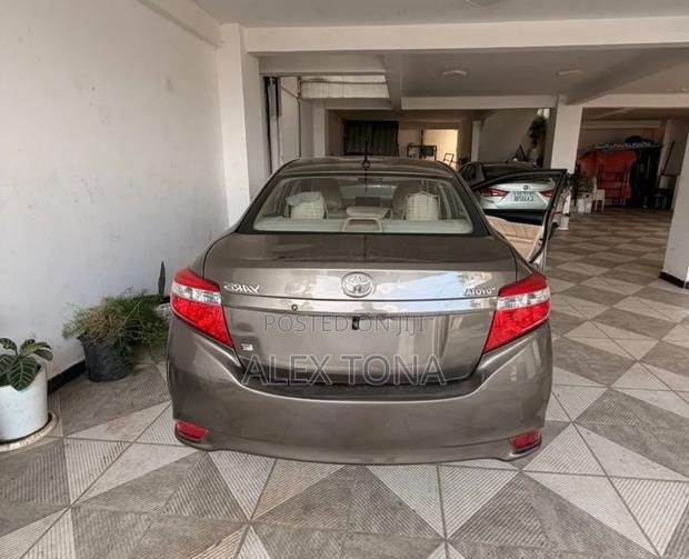 Toyota Yaris 2015 Gray