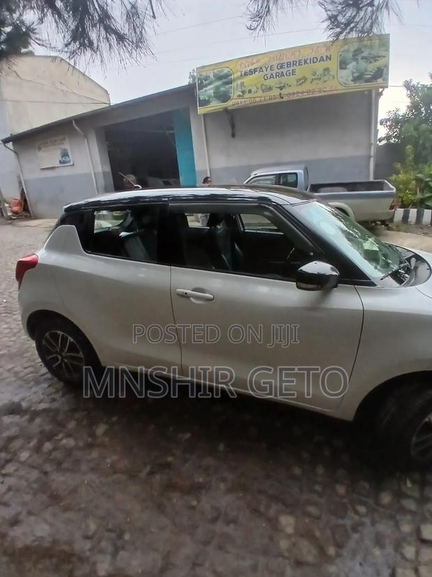 Suzuki Swift 2022 White