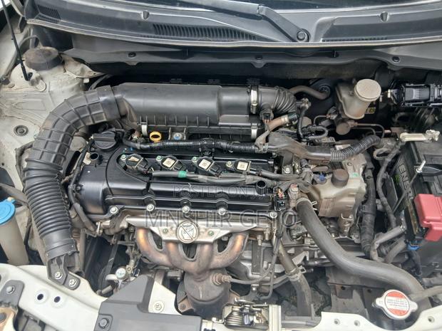 Suzuki Swift 2022 White