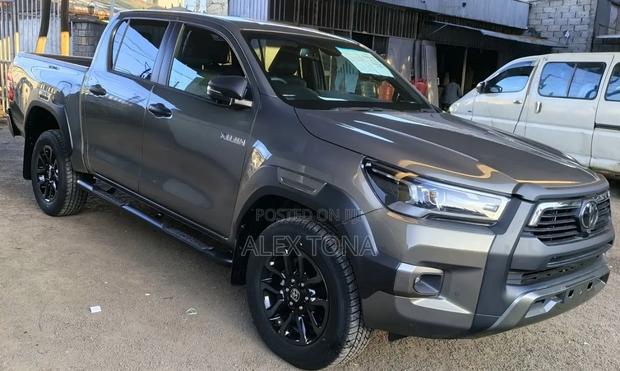 New Toyota Hilux 2024 Gray