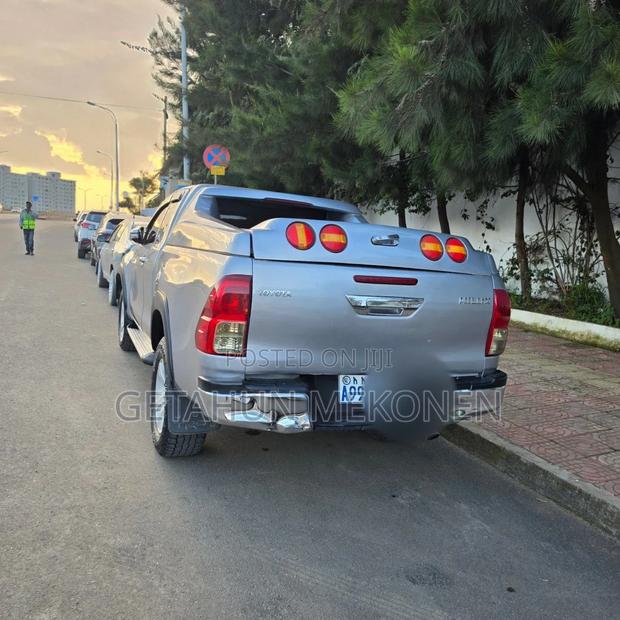 Toyota Hilux 2016 Silver