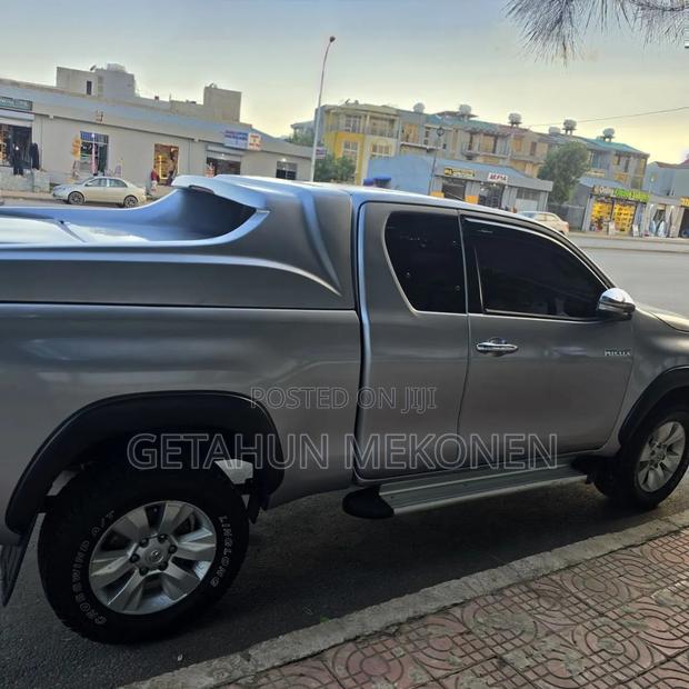 Toyota Hilux 2016 Silver