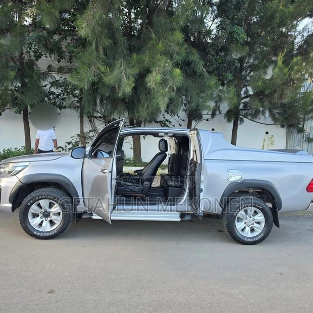 Toyota Hilux 2016 Silver