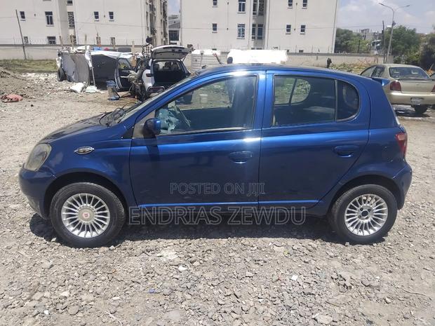 Toyota Vitz 2001 Blue