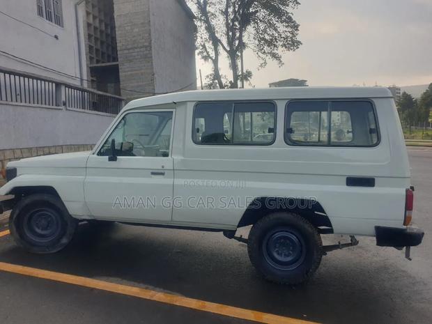 Toyota Land Cruiser 1998 White