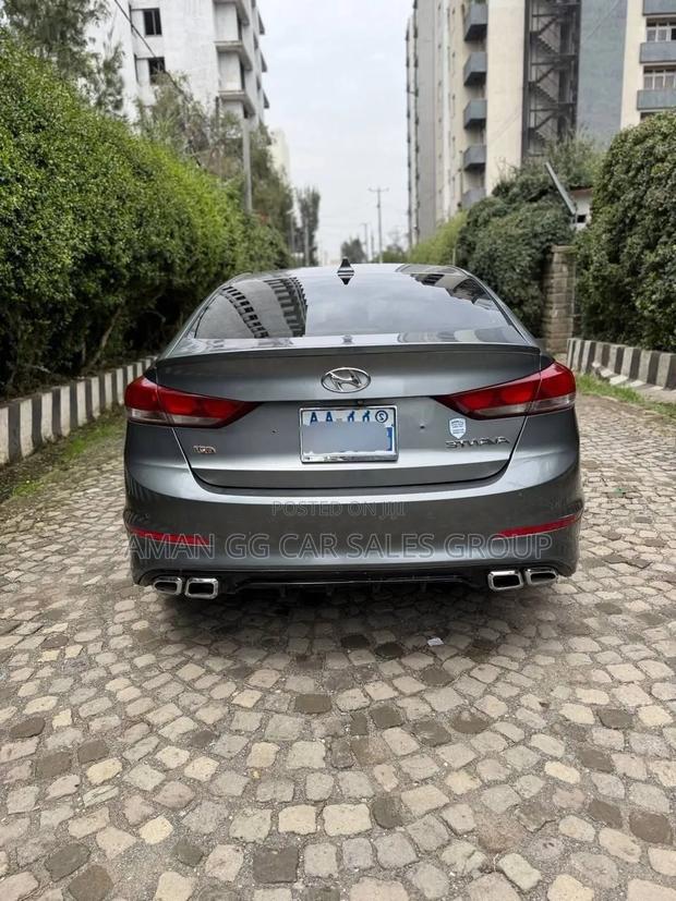 Hyundai Avante 2017 Gray