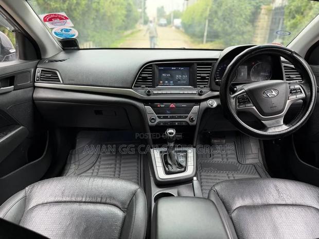 Hyundai Avante 2017 Gray
