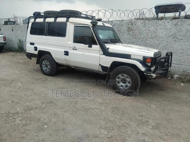 Toyota Land Cruiser 2006 White