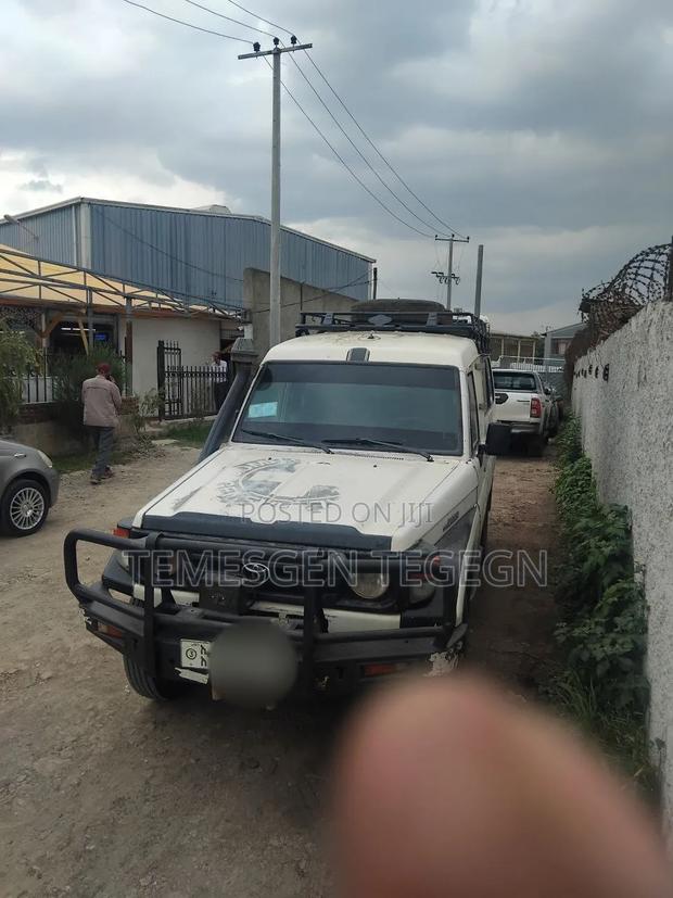 Toyota Land Cruiser 2006 White