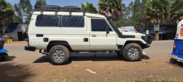 Toyota Land Cruiser 2006 White