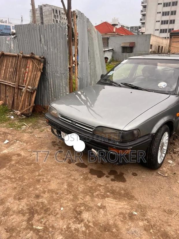 Toyota Corolla II 1992 Brown
