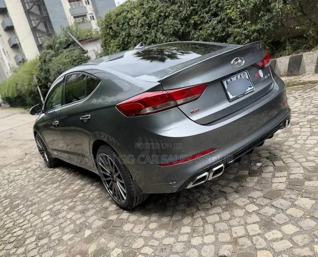 Hyundai Avante 2017 Gray