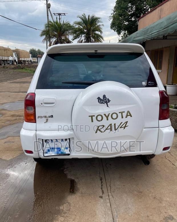 Toyota RAV4 Automatic 2003 White