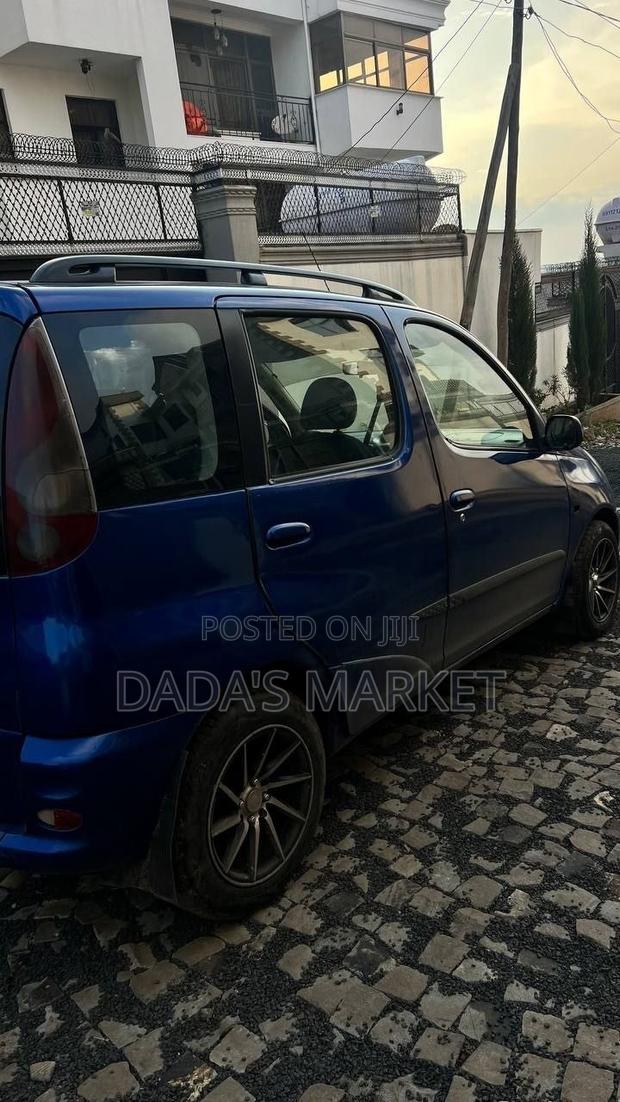 Toyota Corolla Verso 2000 Gray