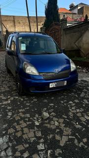 Toyota Corolla Verso 2000 Gray for sale