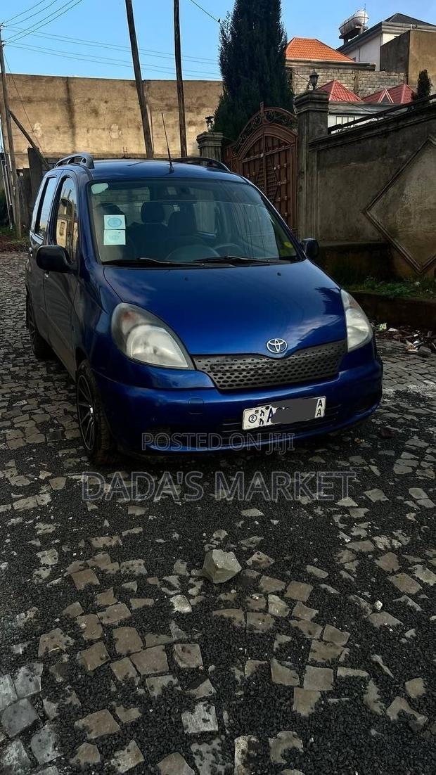 Toyota Corolla Verso 2000 Gray