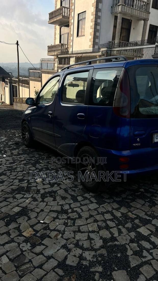 Toyota Corolla Verso 2000 Gray