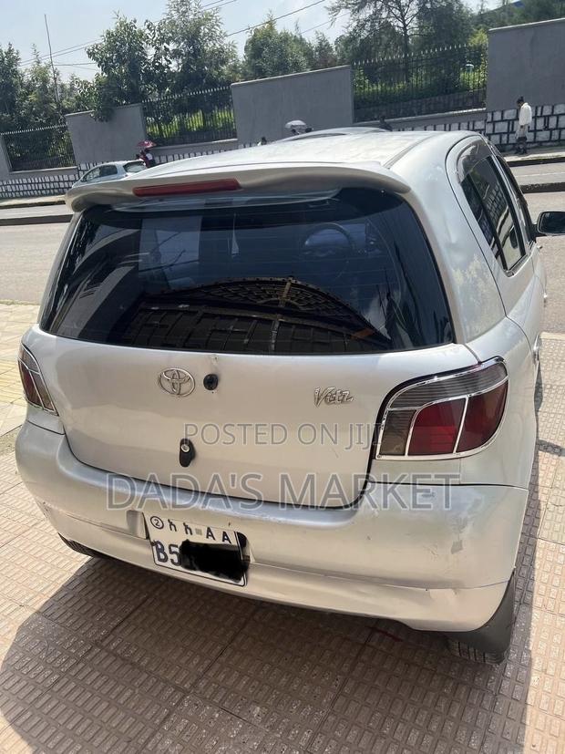 Toyota Vitz 2001 Silver