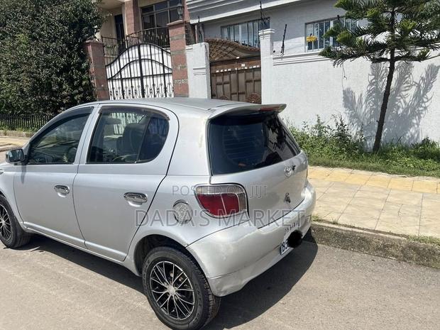 Toyota Vitz 2001 Silver