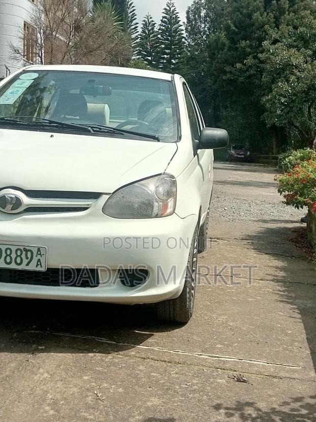 Toyota Platz 2003 White